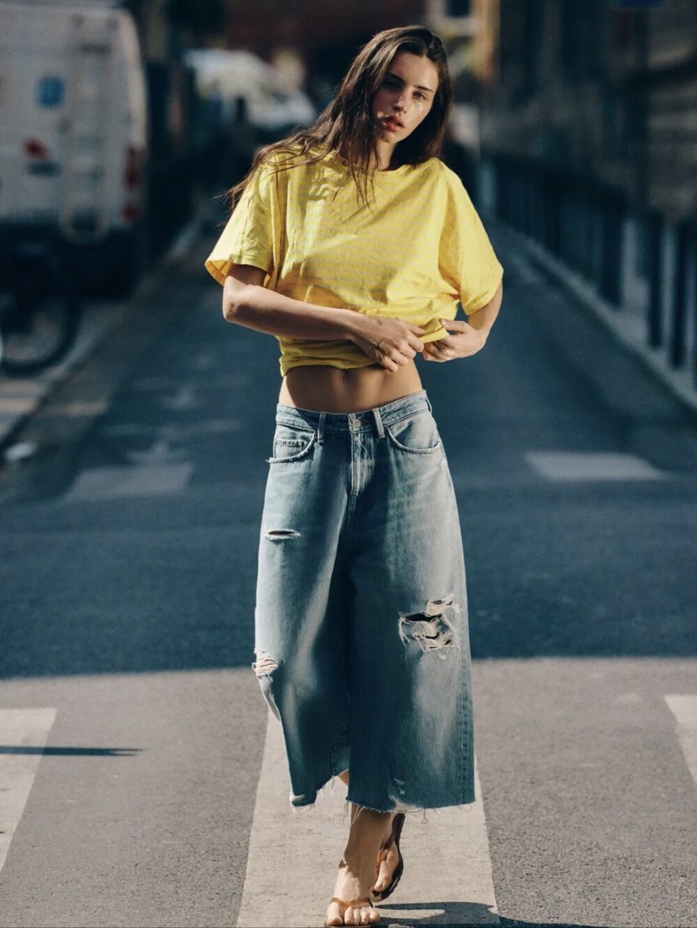 ZARA MID-RISE RIPPED BAGGY DENIM JORTS 8727/303/406